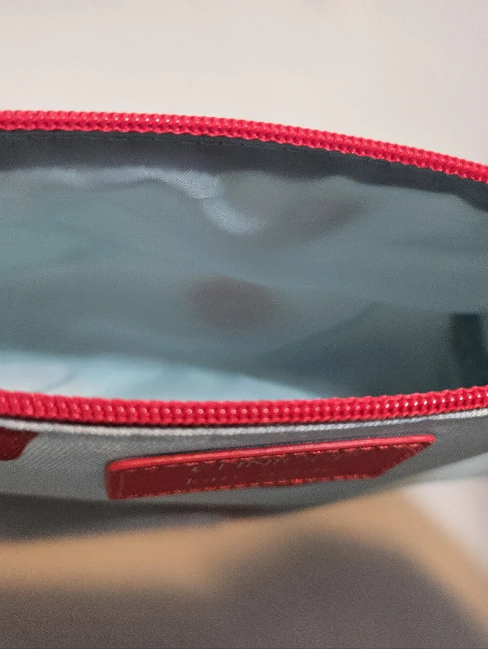 CLINIQUE x KATE SPADE Cosmetics Makeup Travel Bag Aqua & Red Lips Print